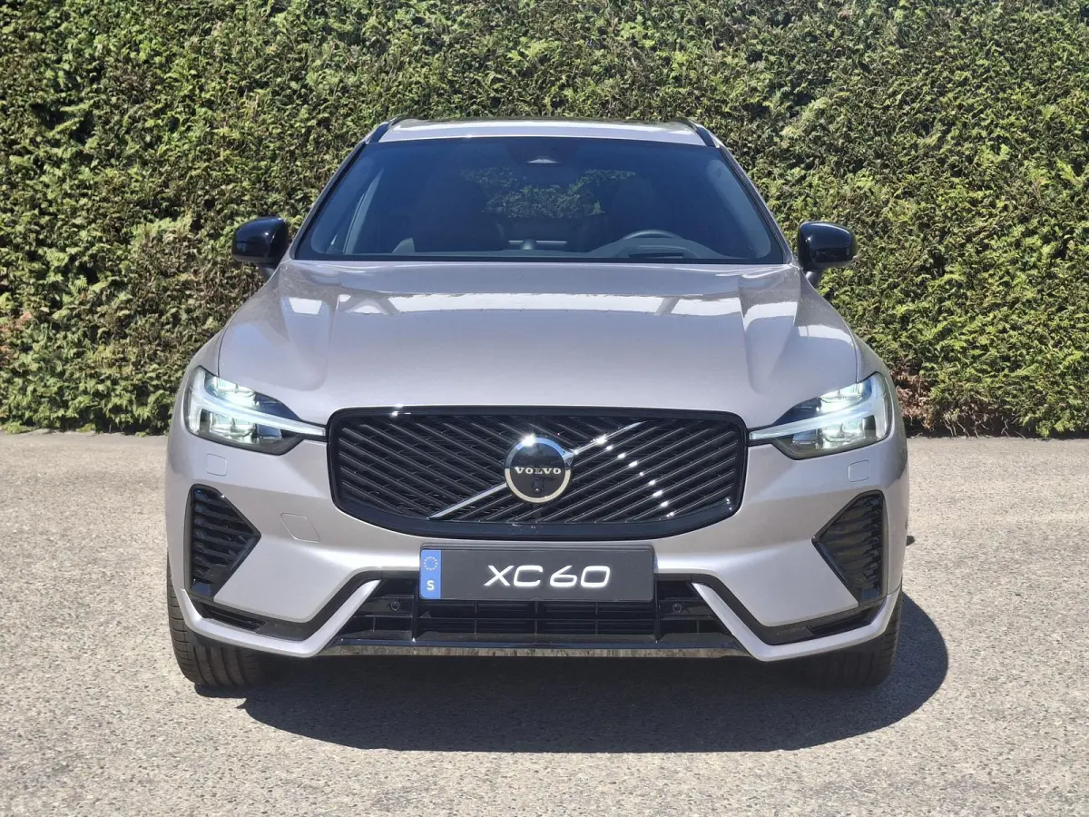 T6 Plug-in hybrid AWD Ultra Dark | Panormadak | Luchtvering | Bowers & Wilkinis | Nappaleder | Trekhaak |