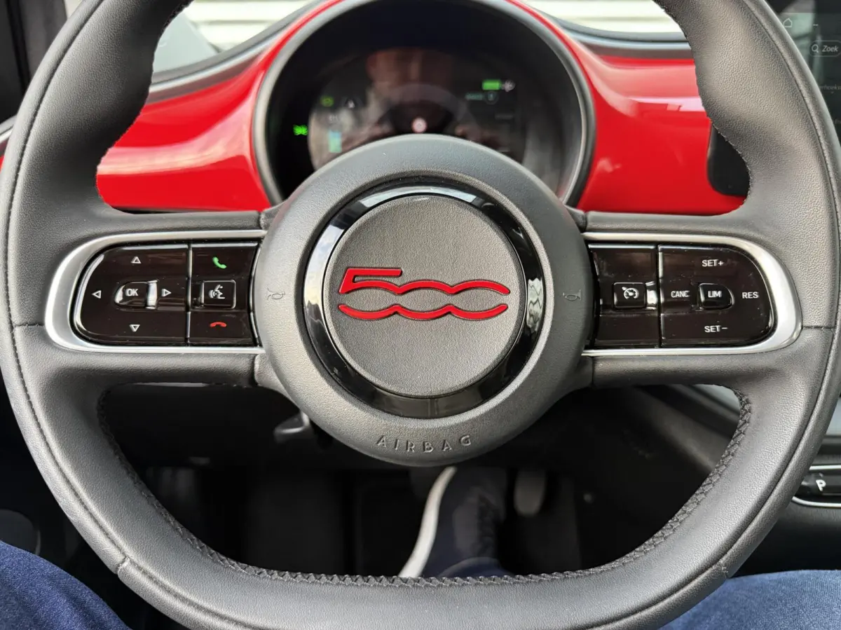 RED 24 kWh Navi Camera Carplay Led Cruise SOH 100% Eerste Eigenaar Dealer Onderhouden Nieuwstaat 2023 incl 12 maanden garantie