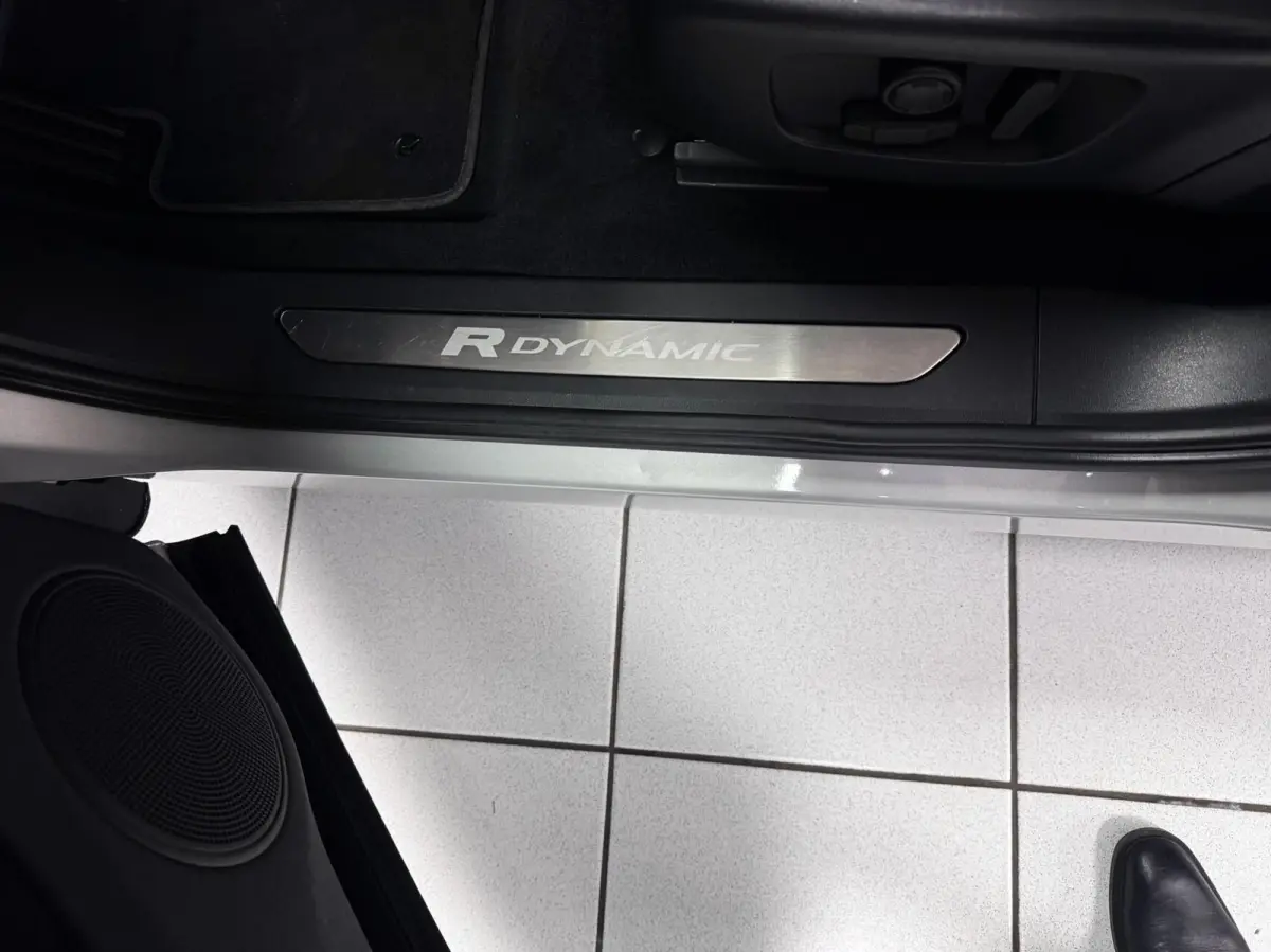 2.0 P250 AWD R-Dynamic SE