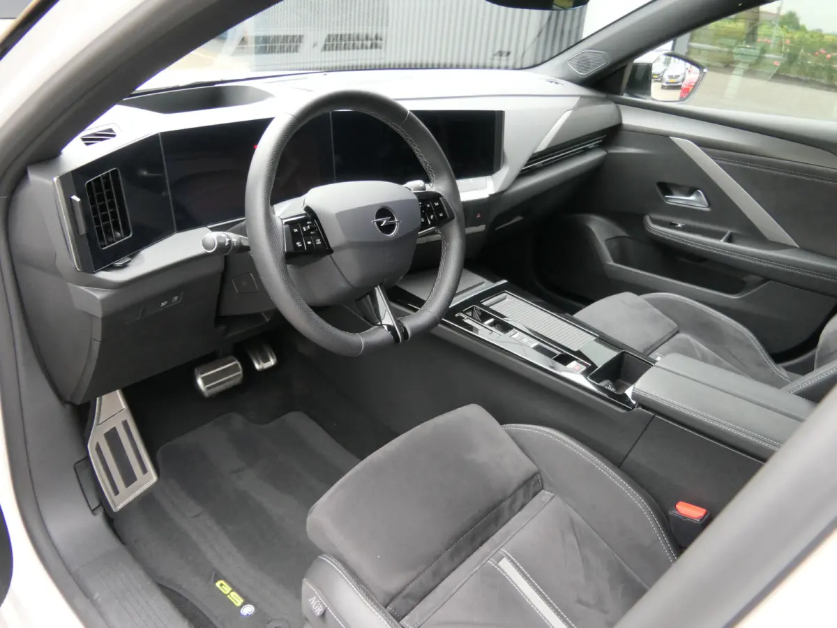 1.6 Turbo 225pk Plug in Hybrid GSe | Sportchassis | LED Matrix | HUD | Black Pack