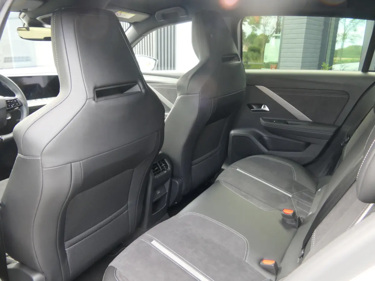 1.6 Turbo 225pk Plug in Hybrid GSe | Sportchassis | LED Matrix | HUD | Black Pack