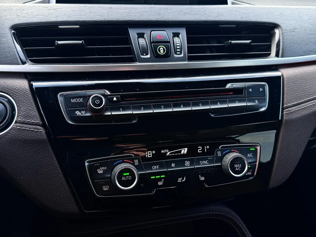 SDrive 2.0i M-Sport | LED | Elektr. stoelen | Dealer OH | 1e eigenaar | Stoelverwarming | 20i | Leder