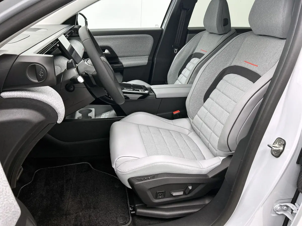 SUV Max Comfort Range 73 kWh 210pk | 517km WLTP Actieradius | Navigatie | 360° Camera | Handsfree achterklep | Adaptieve Cruise Control | Head-up display | Stoel elektrisch+geheugen+verwarm