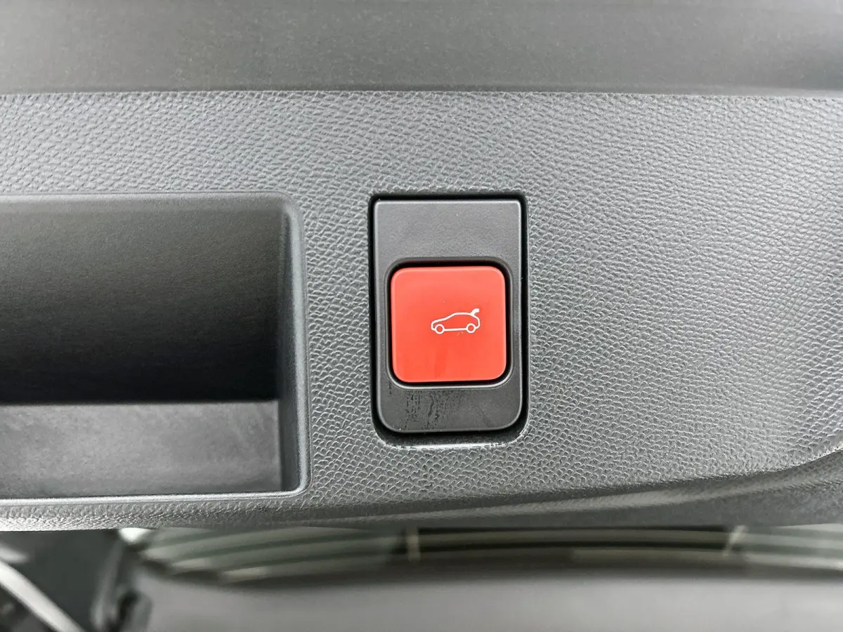 SUV Max Comfort Range 73 kWh 210pk | 517km WLTP Actieradius | Navigatie | 360° Camera | Handsfree achterklep | Adaptieve Cruise Control | Head-up display | Stoel elektrisch+geheugen+verwarm