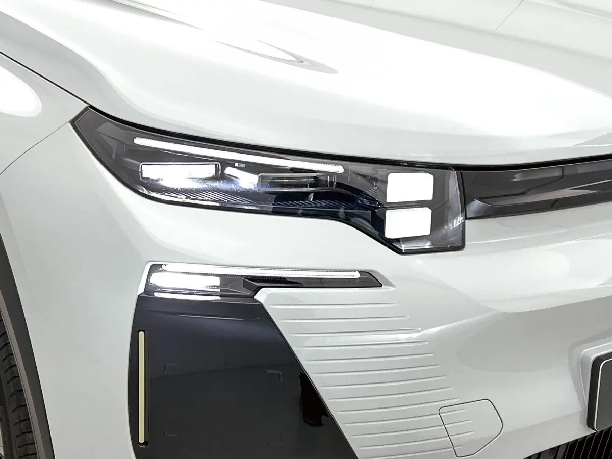 SUV Max Comfort Range 73 kWh 210pk | 517km WLTP Actieradius | Navigatie | 360° Camera | Handsfree achterklep | Adaptieve Cruise Control | Head-up display | Stoel elektrisch+geheugen+verwarm