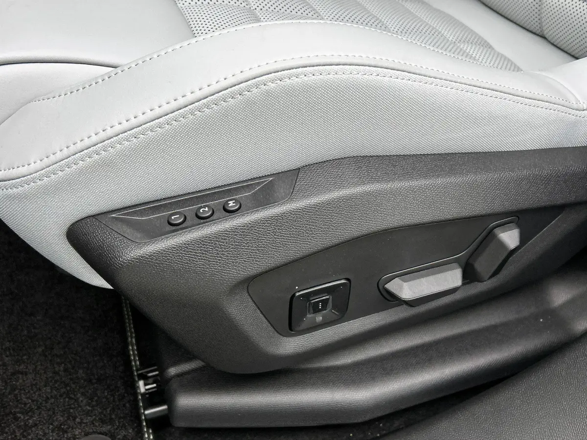 SUV Max Comfort Range 73 kWh 210pk | 517km WLTP Actieradius | Navigatie | 360° Camera | Handsfree achterklep | Adaptieve Cruise Control | Head-up display | Stoel elektrisch+geheugen+verwarm