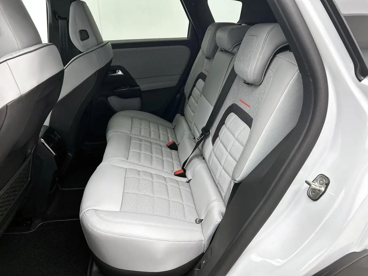 SUV Max Comfort Range 73 kWh 210pk | 517km WLTP Actieradius | Navigatie | 360° Camera | Handsfree achterklep | Adaptieve Cruise Control | Head-up display | Stoel elektrisch+geheugen+verwarm