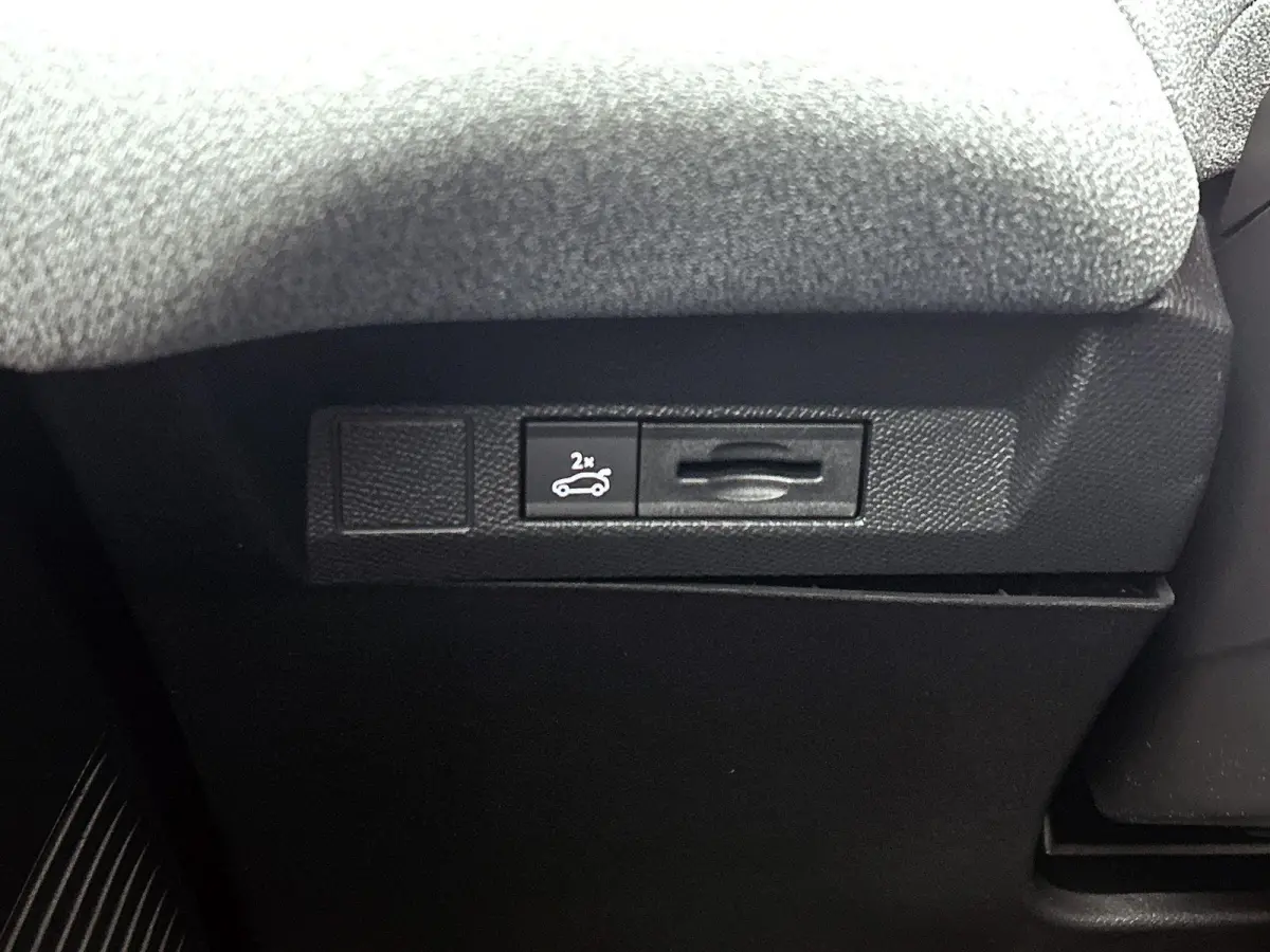 SUV Max Comfort Range 73 kWh 210pk | 517km WLTP Actieradius | Navigatie | 360° Camera | Handsfree achterklep | Adaptieve Cruise Control | Head-up display | Stoel elektrisch+geheugen+verwarm