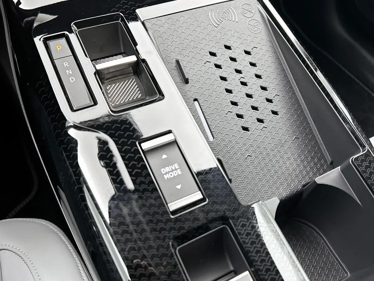 SUV Max Comfort Range 73 kWh 210pk | 517km WLTP Actieradius | Navigatie | 360° Camera | Handsfree achterklep | Adaptieve Cruise Control | Head-up display | Stoel elektrisch+geheugen+verwarm