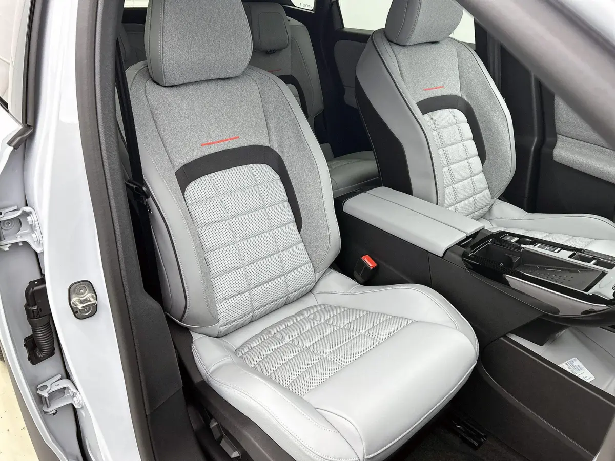 SUV Max Comfort Range 73 kWh 210pk | 517km WLTP Actieradius | Navigatie | 360° Camera | Handsfree achterklep | Adaptieve Cruise Control | Head-up display | Stoel elektrisch+geheugen+verwarm