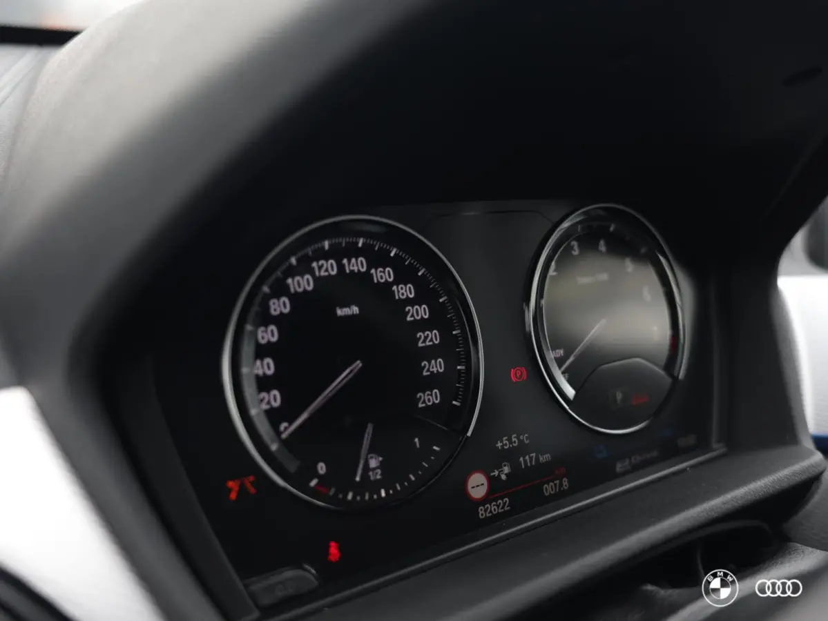 xDr25e M SPORT BLACK ED. / ACC / TREKHAAK / AMBIENTE / 18"