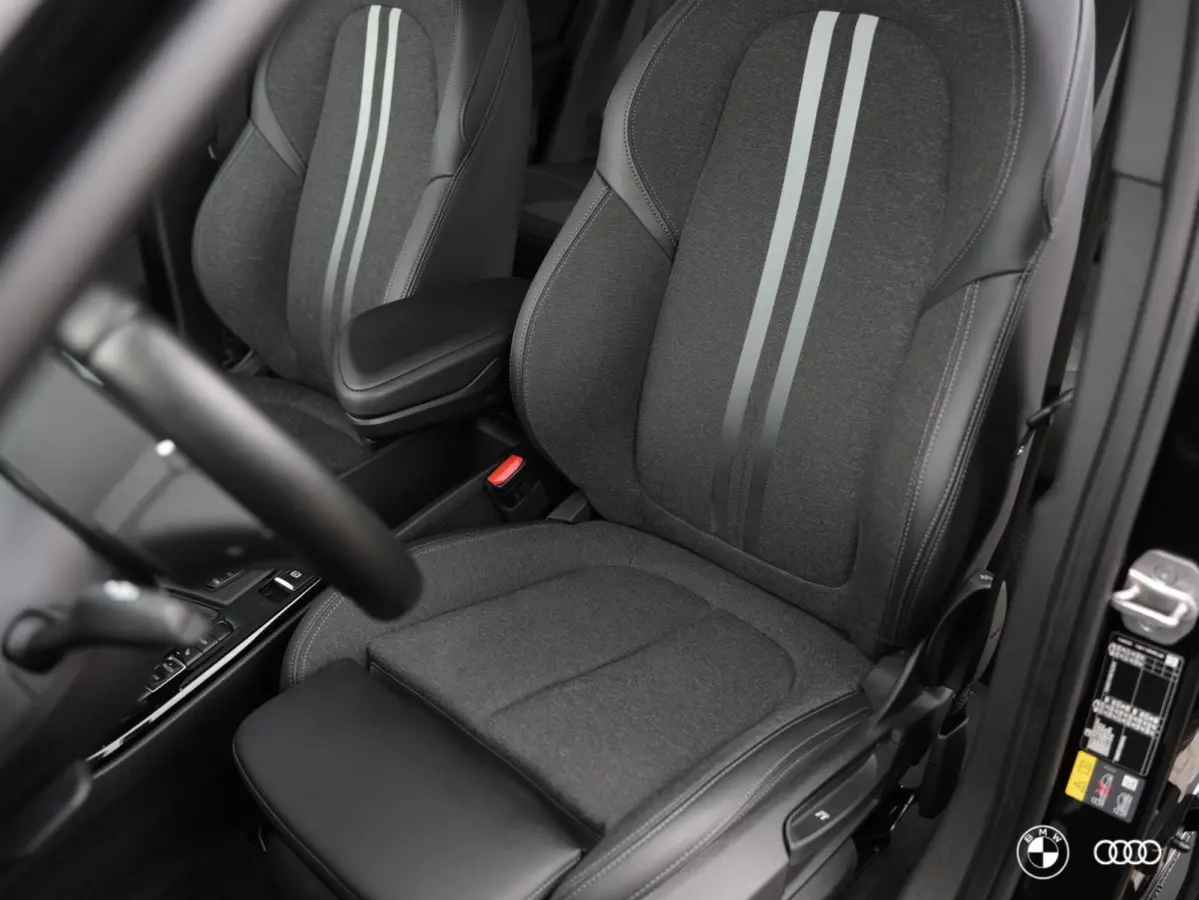 xDr25e M SPORT BLACK ED. / ACC / TREKHAAK / AMBIENTE / 18"