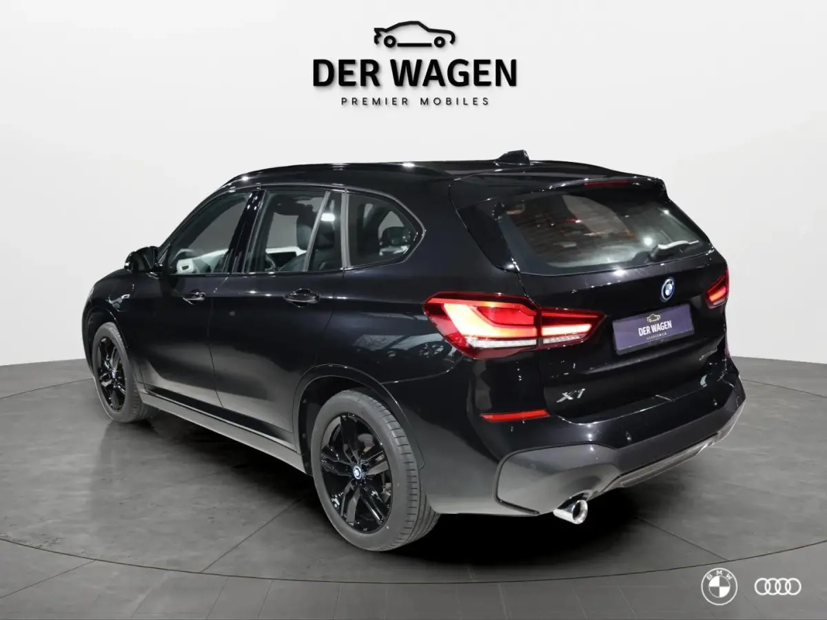 xDr25e M SPORT BLACK ED. / ACC / TREKHAAK / AMBIENTE / 18"