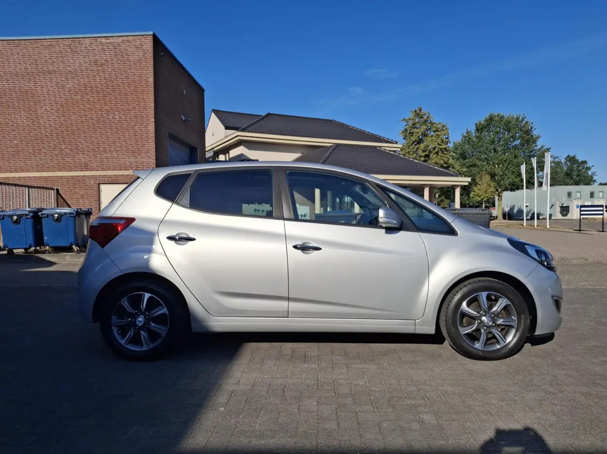 1.6i Premium