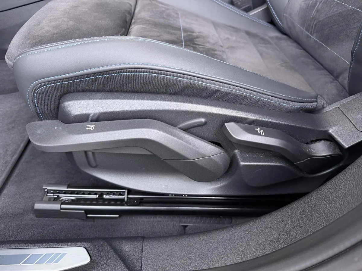 120 M Sport Design Edition | M-Sport Pro | Head-Up | Comfort Access | Driving Assistant Plus | Harman Kardon | Panoramadak |