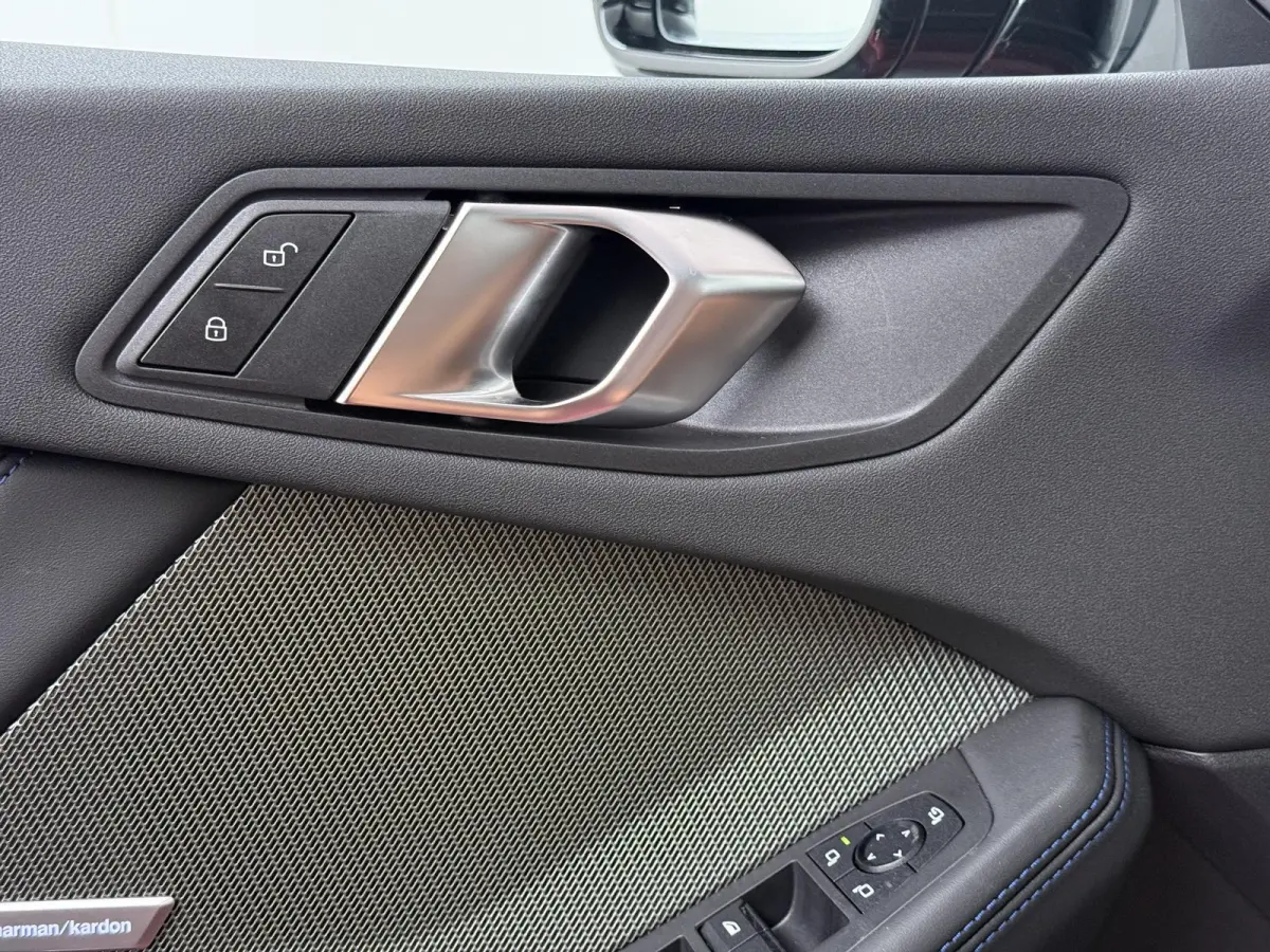 120 M Sport Design Edition | M-Sport Pro | Head-Up | Comfort Access | Driving Assistant Plus | Harman Kardon | Panoramadak |