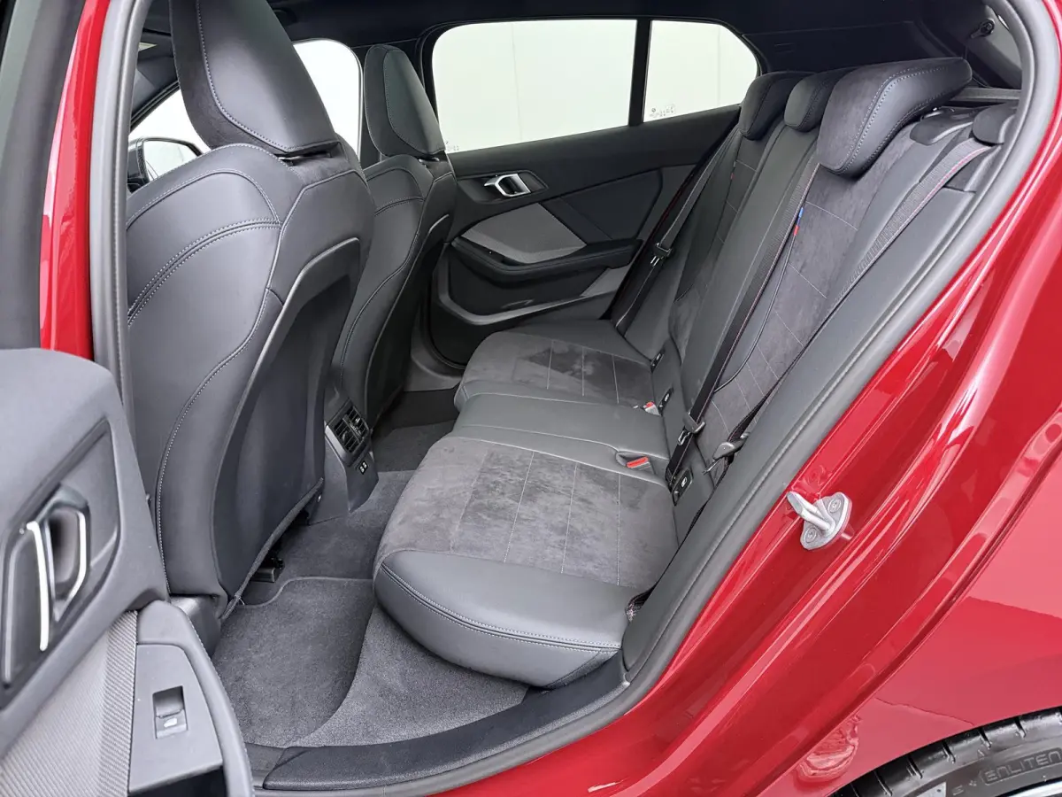 120 M Sport Design Edition | M-Sport Pro | Head-Up | Comfort Access | Driving Assistant Plus | Harman Kardon | Panoramadak |