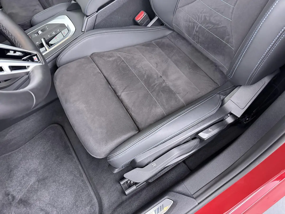 120 M Sport Design Edition | M-Sport Pro | Head-Up | Comfort Access | Driving Assistant Plus | Harman Kardon | Panoramadak |