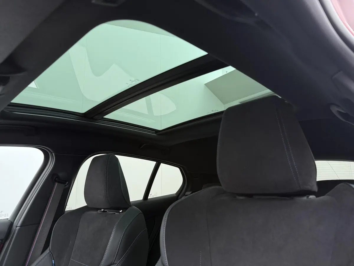 120 M Sport Design Edition | M-Sport Pro | Head-Up | Comfort Access | Driving Assistant Plus | Harman Kardon | Panoramadak |