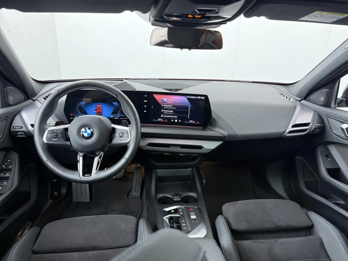 120 M Sport Design Edition | M-Sport Pro | Head-Up | Comfort Access | Driving Assistant Plus | Harman Kardon | Panoramadak |