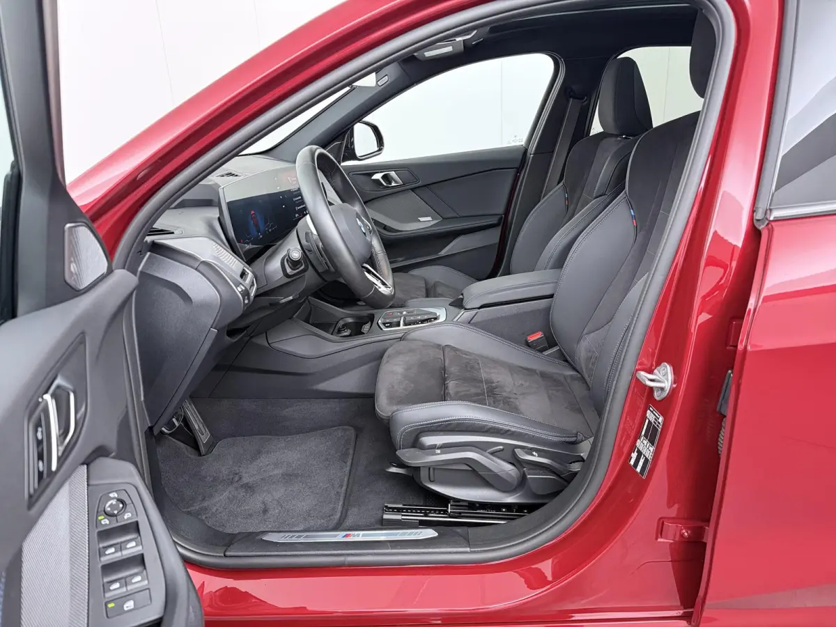 120 M Sport Design Edition | M-Sport Pro | Head-Up | Comfort Access | Driving Assistant Plus | Harman Kardon | Panoramadak |