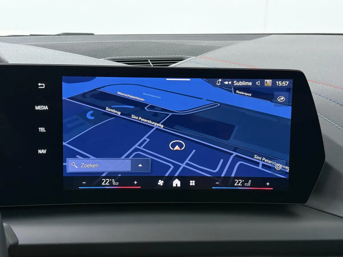 120 M Sport Design Edition | M-Sport Pro | Head-Up | Comfort Access | Driving Assistant Plus | Harman Kardon | Panoramadak |