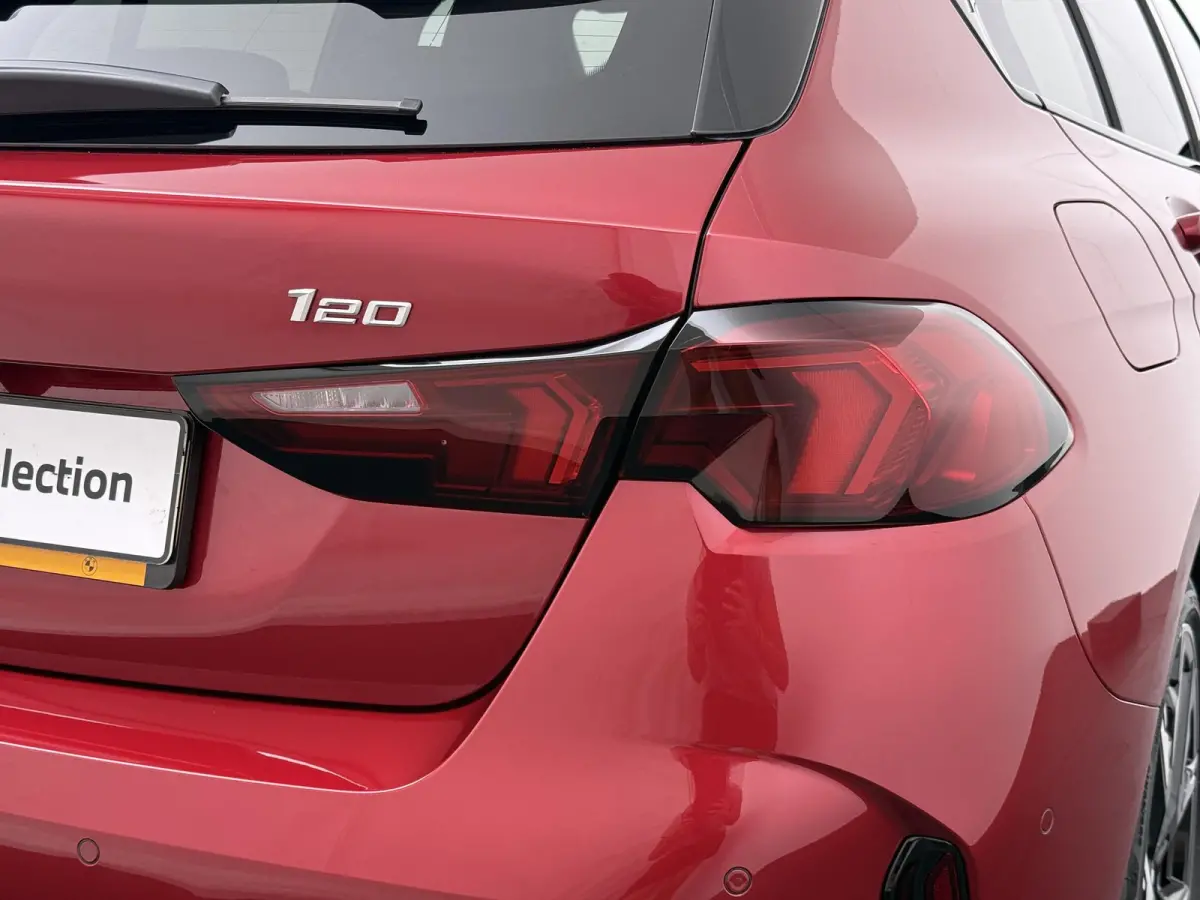 120 M Sport Design Edition | M-Sport Pro | Head-Up | Comfort Access | Driving Assistant Plus | Harman Kardon | Panoramadak |