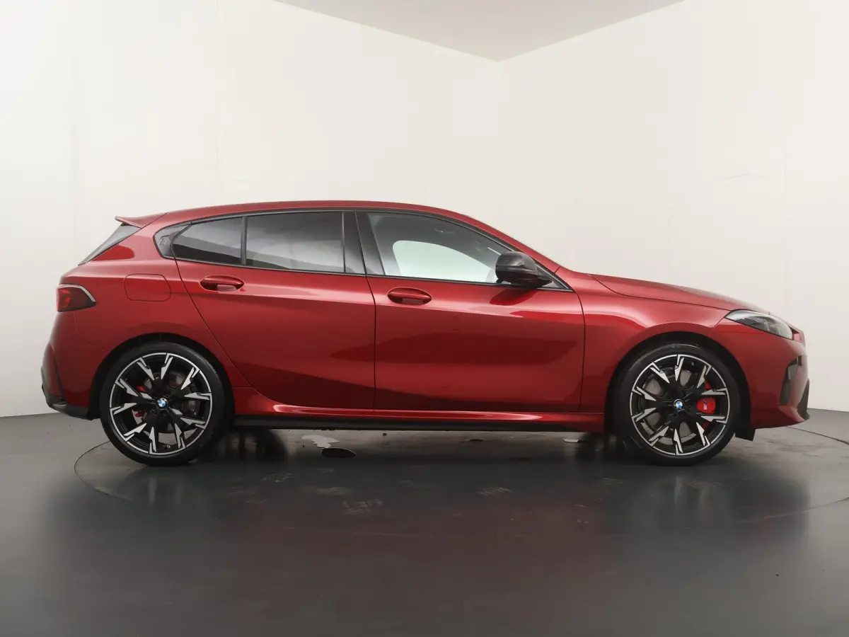 120 M Sport Design Edition | M-Sport Pro | Head-Up | Comfort Access | Driving Assistant Plus | Harman Kardon | Panoramadak |