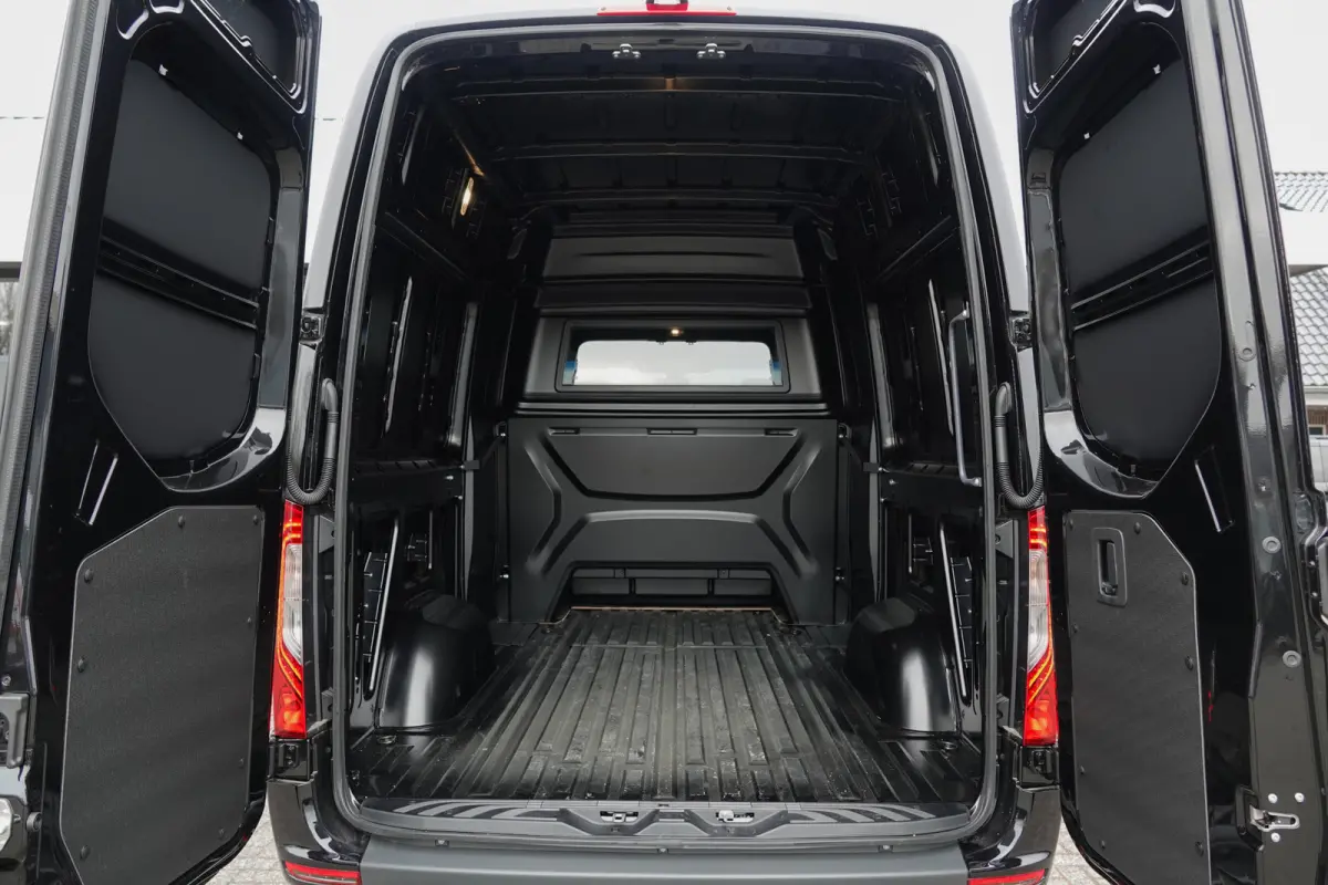 4x4 319Cdi 190Pk 9G-tronic | L2H2 | Dubbele Cabine | 2x Schuifdeur | 4WD | AWD | Bullbar | Treeplanken | 18'' All Terrain | Obsidian Black