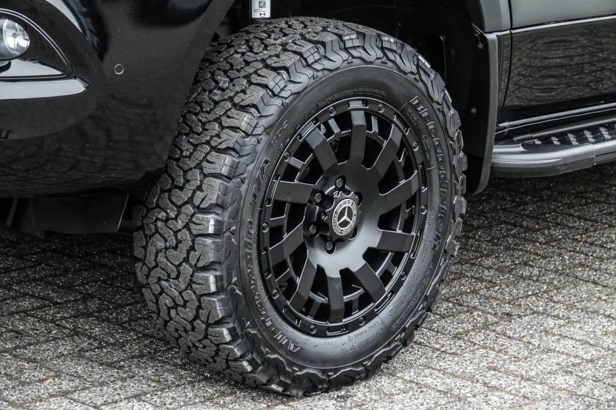 4x4 319Cdi 190Pk 9G-tronic | L2H2 | Dubbele Cabine | 2x Schuifdeur | 4WD | AWD | Bullbar | Treeplanken | 18'' All Terrain | Obsidian Black