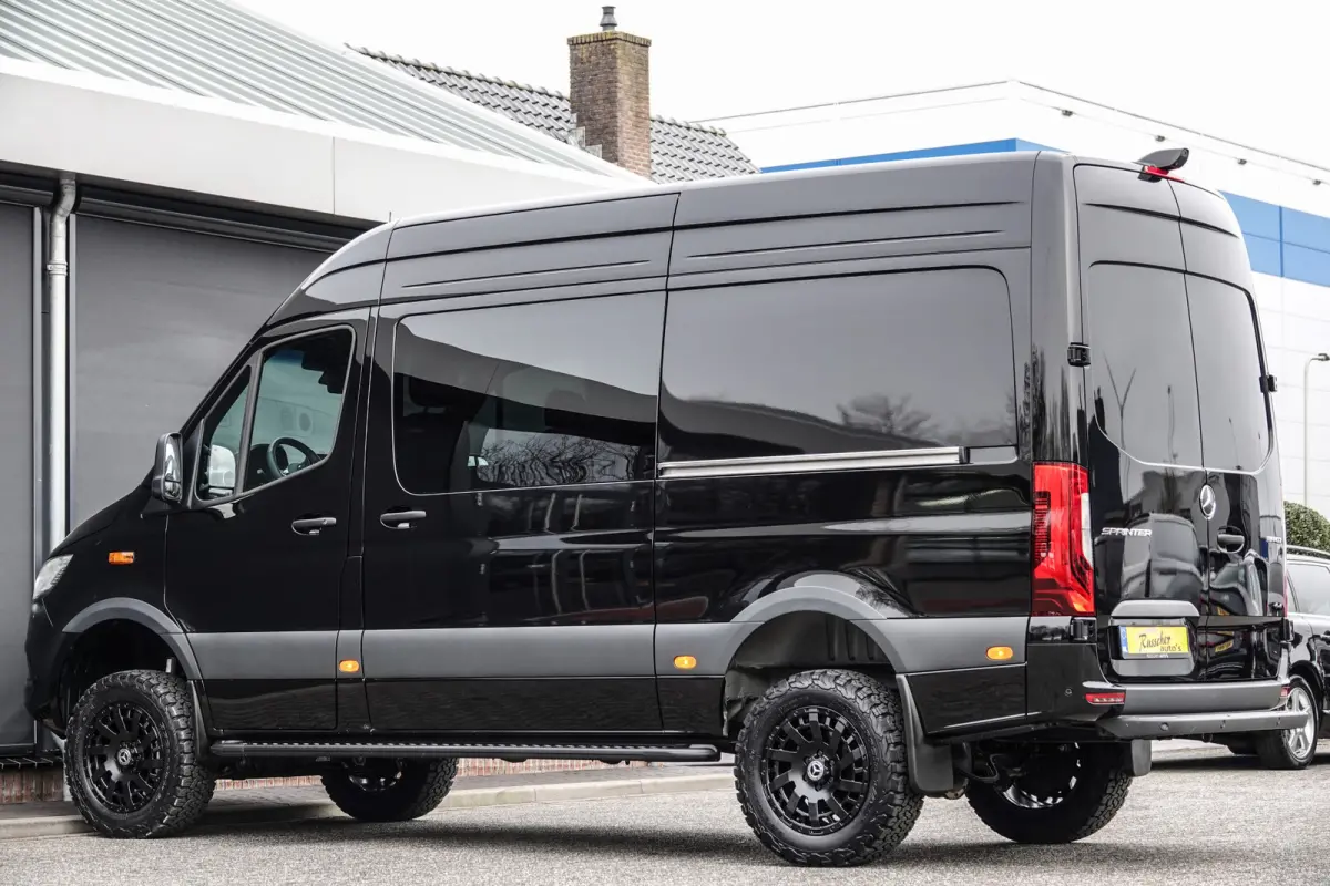 4x4 319Cdi 190Pk 9G-tronic | L2H2 | Dubbele Cabine | 2x Schuifdeur | 4WD | AWD | Bullbar | Treeplanken | 18'' All Terrain | Obsidian Black