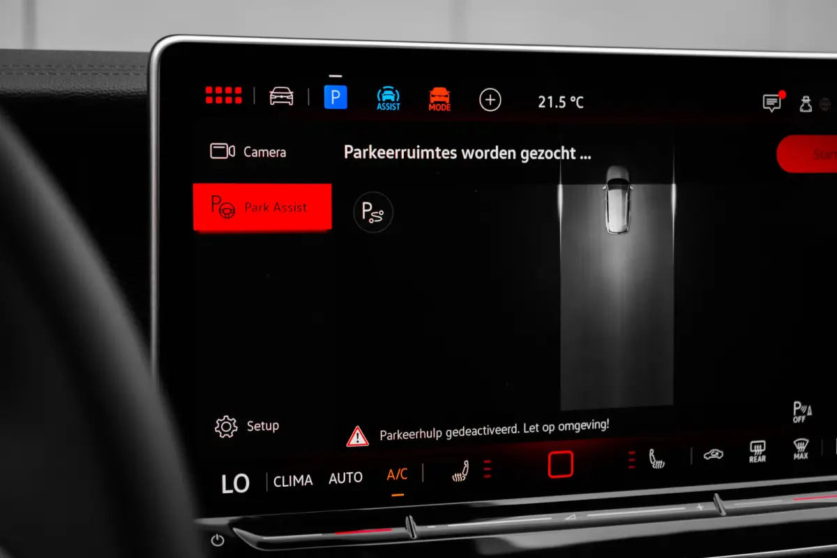 Life Edition | Trekhaak inklapbaar | 'App-Connect' draadloze smartphone integratie | Automatische afstandsregeling (Adaptive Cruise Control) | Buitenspiegels elektrisch instel-, verwarm- en 
