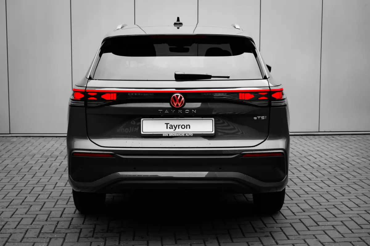 Life Edition | Trekhaak inklapbaar | 'App-Connect' draadloze smartphone integratie | Automatische afstandsregeling (Adaptive Cruise Control) | Buitenspiegels elektrisch instel-, verwarm- en 