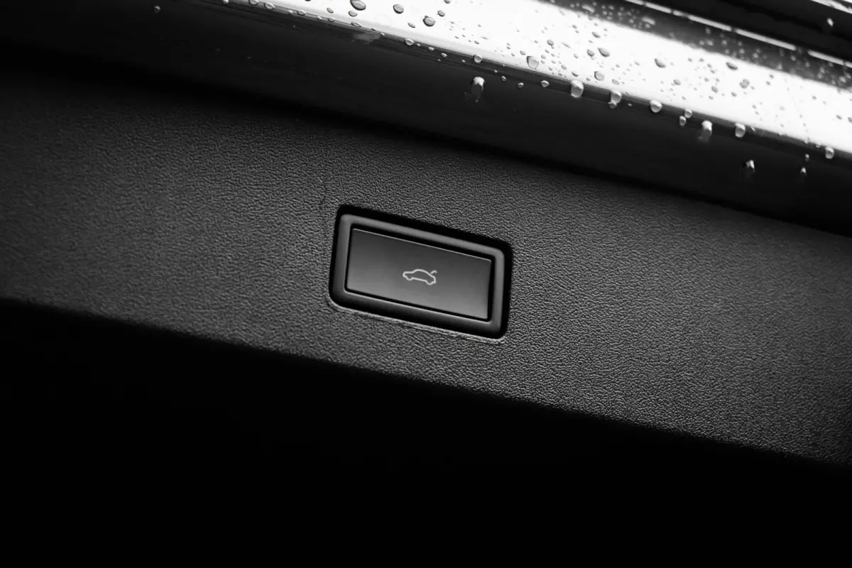 Life Edition | Trekhaak inklapbaar | 'App-Connect' draadloze smartphone integratie | Automatische afstandsregeling (Adaptive Cruise Control) | Buitenspiegels elektrisch instel-, verwarm- en 