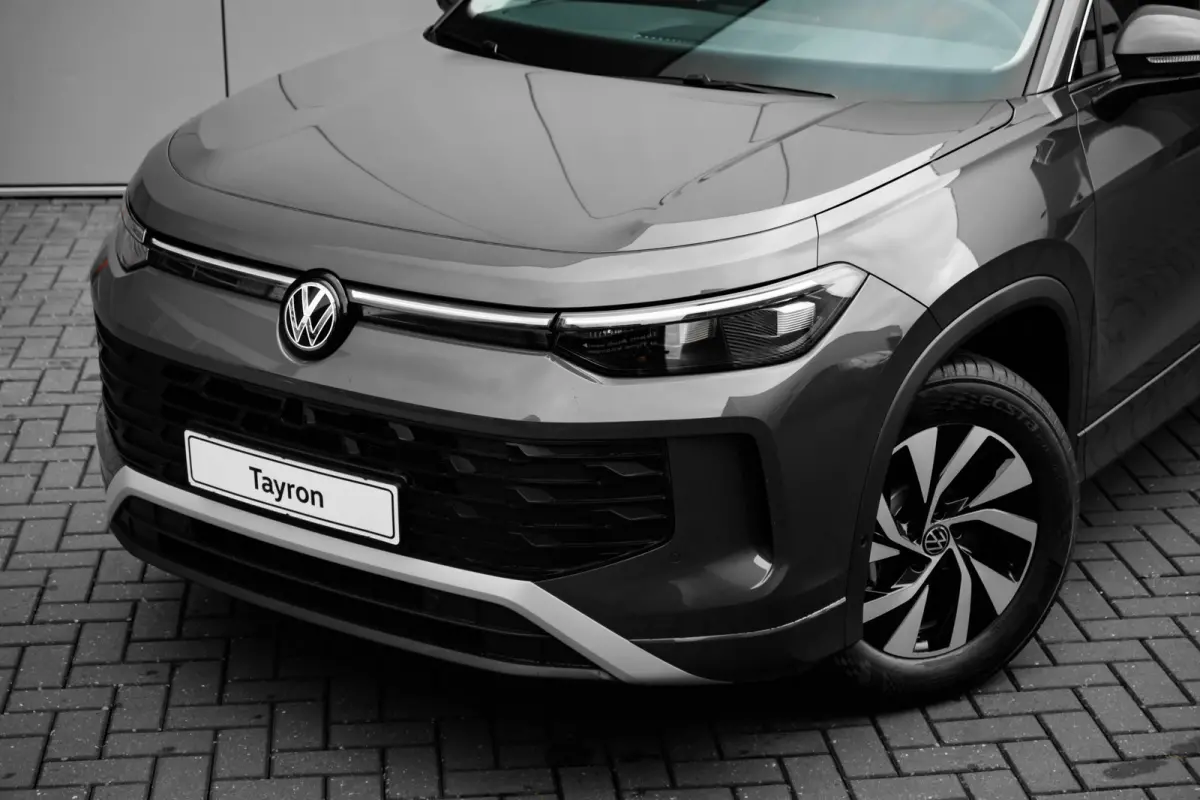 Life Edition | Trekhaak inklapbaar | 'App-Connect' draadloze smartphone integratie | Automatische afstandsregeling (Adaptive Cruise Control) | Buitenspiegels elektrisch instel-, verwarm- en 