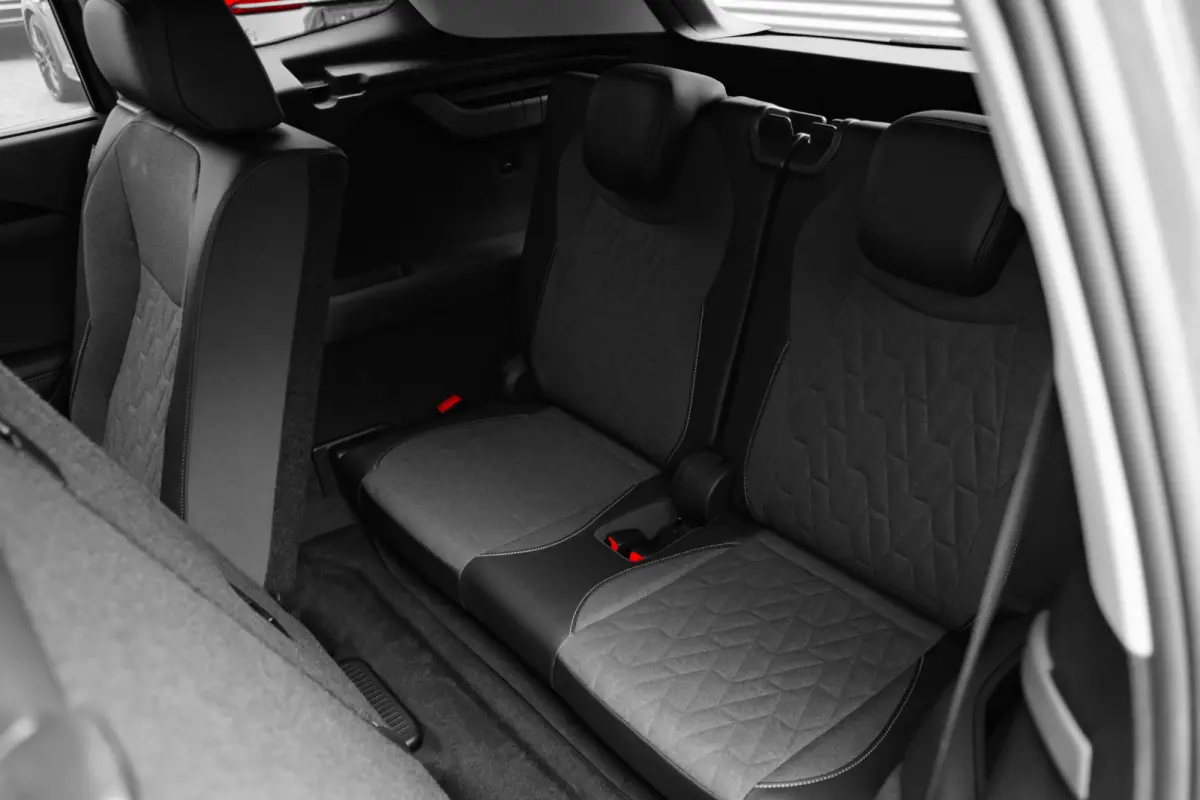 Life Edition | Trekhaak inklapbaar | 'App-Connect' draadloze smartphone integratie | Automatische afstandsregeling (Adaptive Cruise Control) | Buitenspiegels elektrisch instel-, verwarm- en 