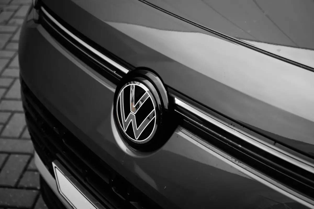 Life Edition | Trekhaak inklapbaar | 'App-Connect' draadloze smartphone integratie | Automatische afstandsregeling (Adaptive Cruise Control) | Buitenspiegels elektrisch instel-, verwarm- en 