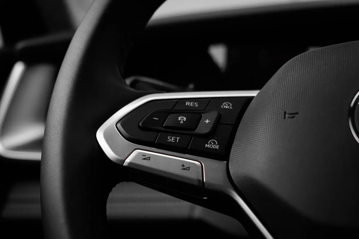 Life Edition | Trekhaak inklapbaar | 'App-Connect' draadloze smartphone integratie | Automatische afstandsregeling (Adaptive Cruise Control) | Buitenspiegels elektrisch instel-, verwarm- en 