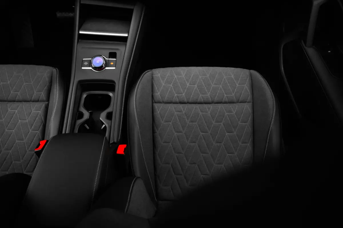 Life Edition | Trekhaak inklapbaar | 'App-Connect' draadloze smartphone integratie | Automatische afstandsregeling (Adaptive Cruise Control) | Buitenspiegels elektrisch instel-, verwarm- en 