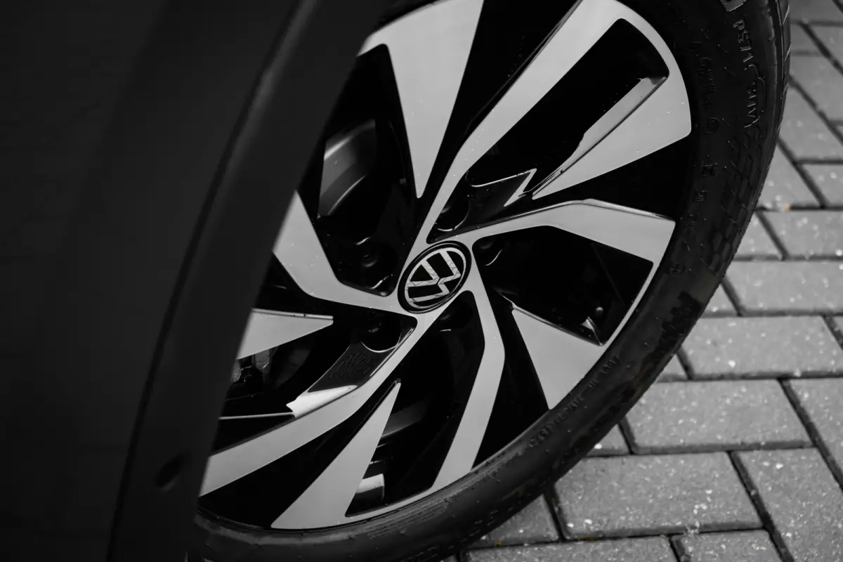 Life Edition | Trekhaak inklapbaar | 'App-Connect' draadloze smartphone integratie | Automatische afstandsregeling (Adaptive Cruise Control) | Buitenspiegels elektrisch instel-, verwarm- en 