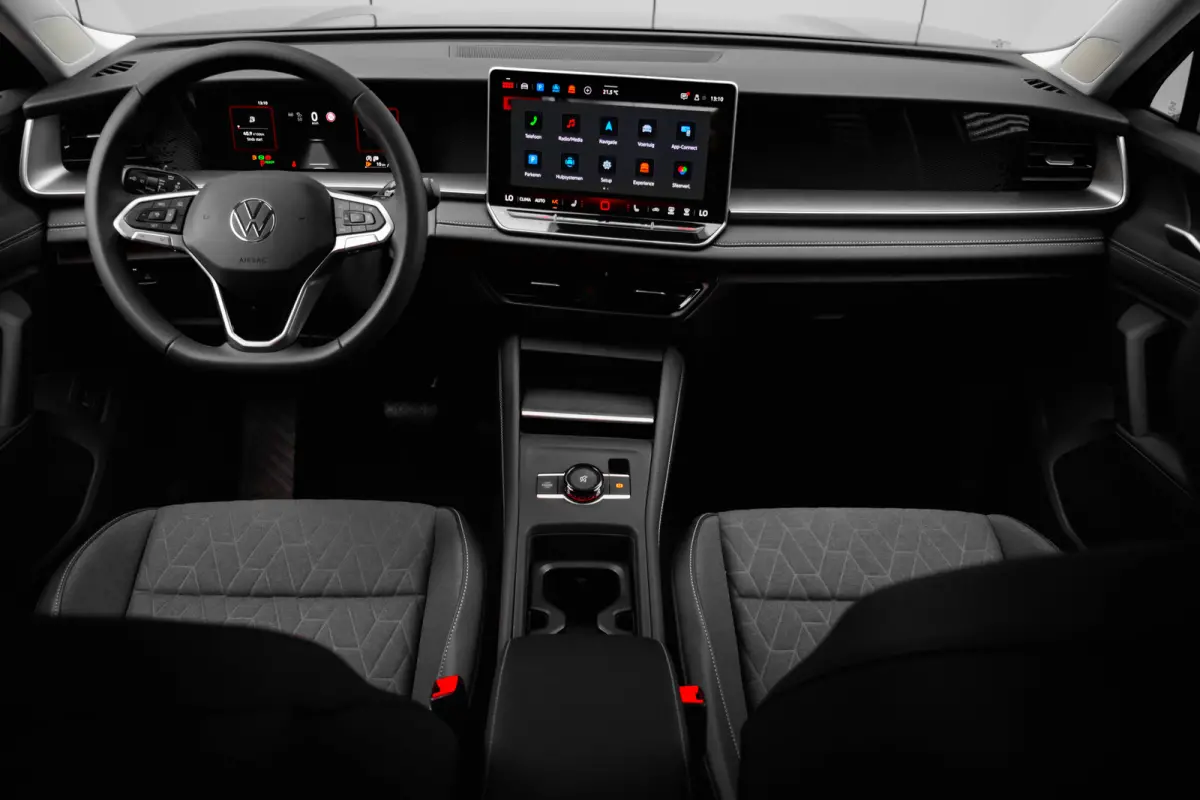 Life Edition | Trekhaak inklapbaar | 'App-Connect' draadloze smartphone integratie | Automatische afstandsregeling (Adaptive Cruise Control) | Buitenspiegels elektrisch instel-, verwarm- en 