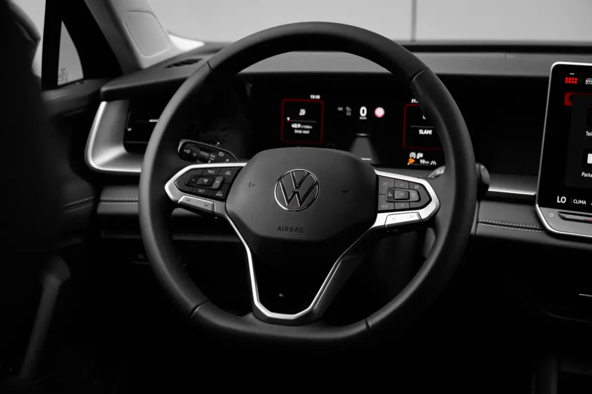 Life Edition | Trekhaak inklapbaar | 'App-Connect' draadloze smartphone integratie | Automatische afstandsregeling (Adaptive Cruise Control) | Buitenspiegels elektrisch instel-, verwarm- en 