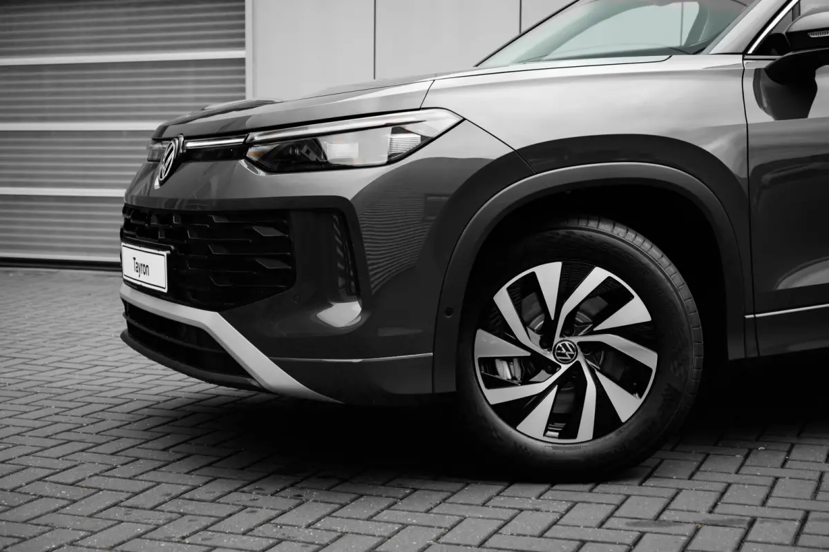 Life Edition | Trekhaak inklapbaar | 'App-Connect' draadloze smartphone integratie | Automatische afstandsregeling (Adaptive Cruise Control) | Buitenspiegels elektrisch instel-, verwarm- en 