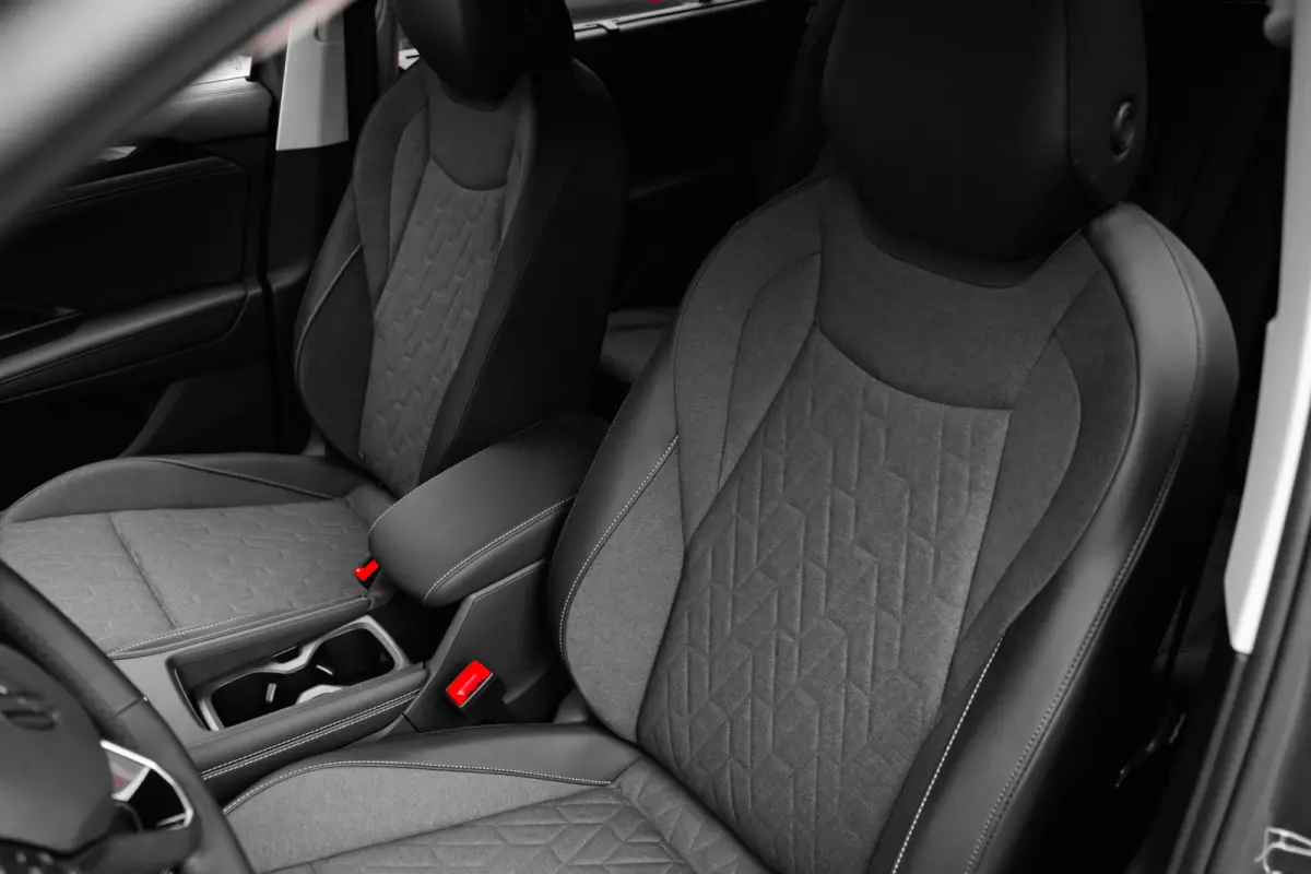 Life Edition | Trekhaak inklapbaar | 'App-Connect' draadloze smartphone integratie | Automatische afstandsregeling (Adaptive Cruise Control) | Buitenspiegels elektrisch instel-, verwarm- en 