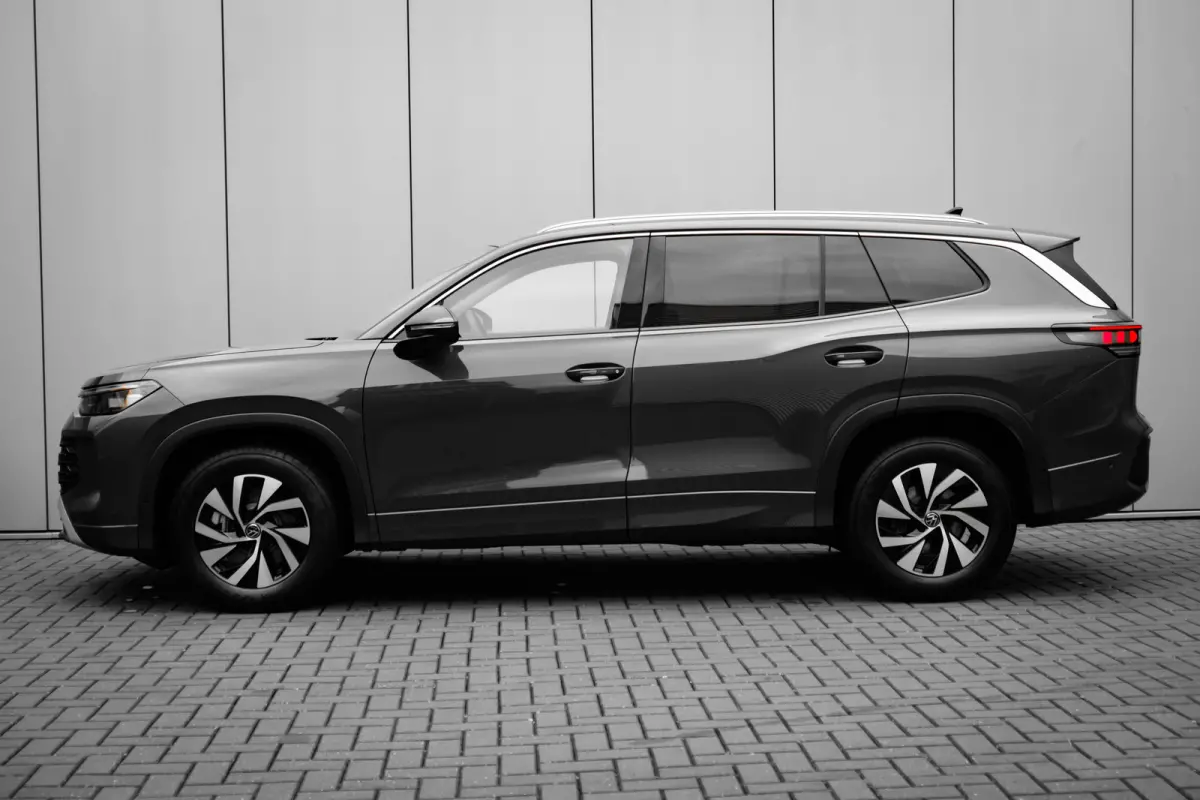Life Edition | Trekhaak inklapbaar | 'App-Connect' draadloze smartphone integratie | Automatische afstandsregeling (Adaptive Cruise Control) | Buitenspiegels elektrisch instel-, verwarm- en 