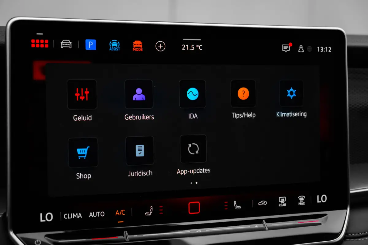 Life Edition | Trekhaak inklapbaar | 'App-Connect' draadloze smartphone integratie | Automatische afstandsregeling (Adaptive Cruise Control) | Buitenspiegels elektrisch instel-, verwarm- en 