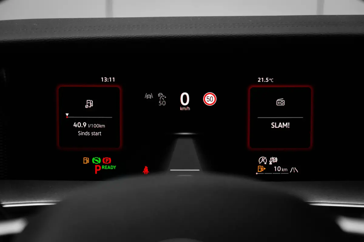 Life Edition | Trekhaak inklapbaar | 'App-Connect' draadloze smartphone integratie | Automatische afstandsregeling (Adaptive Cruise Control) | Buitenspiegels elektrisch instel-, verwarm- en 
