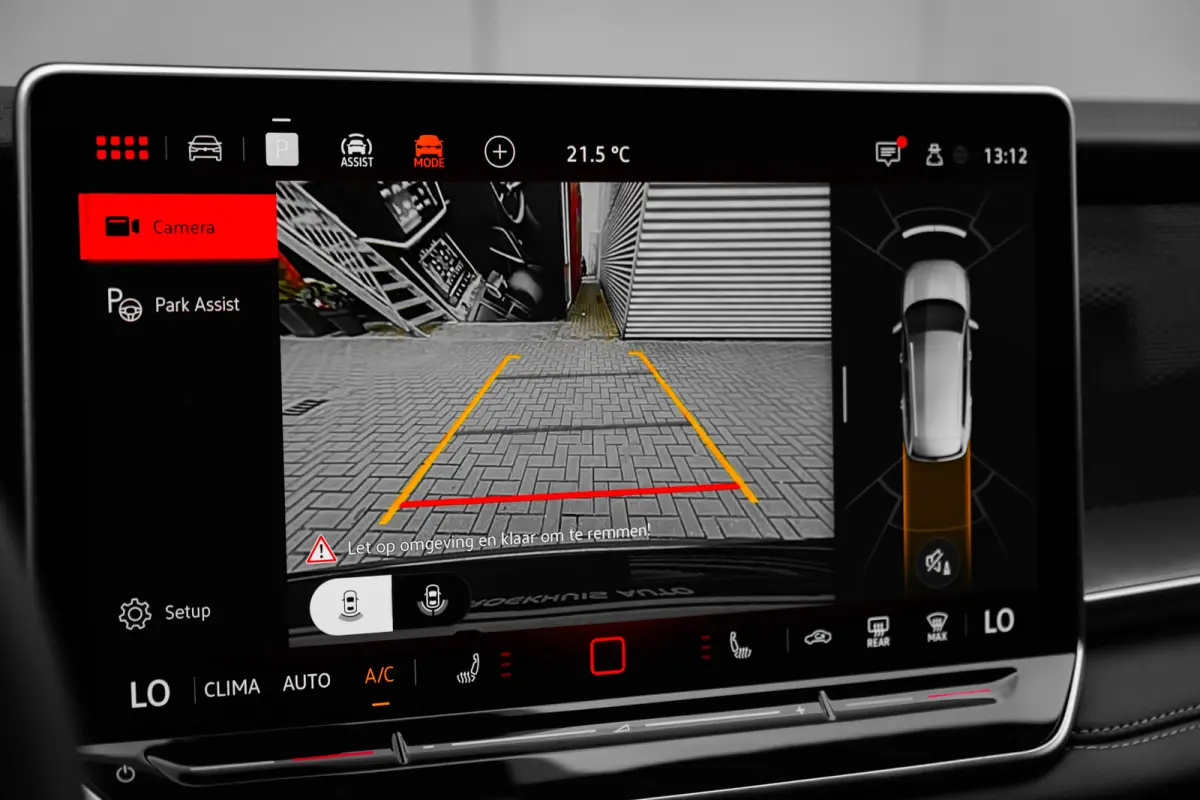 Life Edition | Trekhaak inklapbaar | 'App-Connect' draadloze smartphone integratie | Automatische afstandsregeling (Adaptive Cruise Control) | Buitenspiegels elektrisch instel-, verwarm- en 