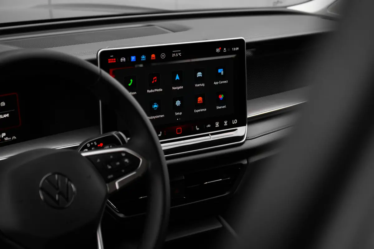 Life Edition | Trekhaak inklapbaar | 'App-Connect' draadloze smartphone integratie | Automatische afstandsregeling (Adaptive Cruise Control) | Buitenspiegels elektrisch instel-, verwarm- en 
