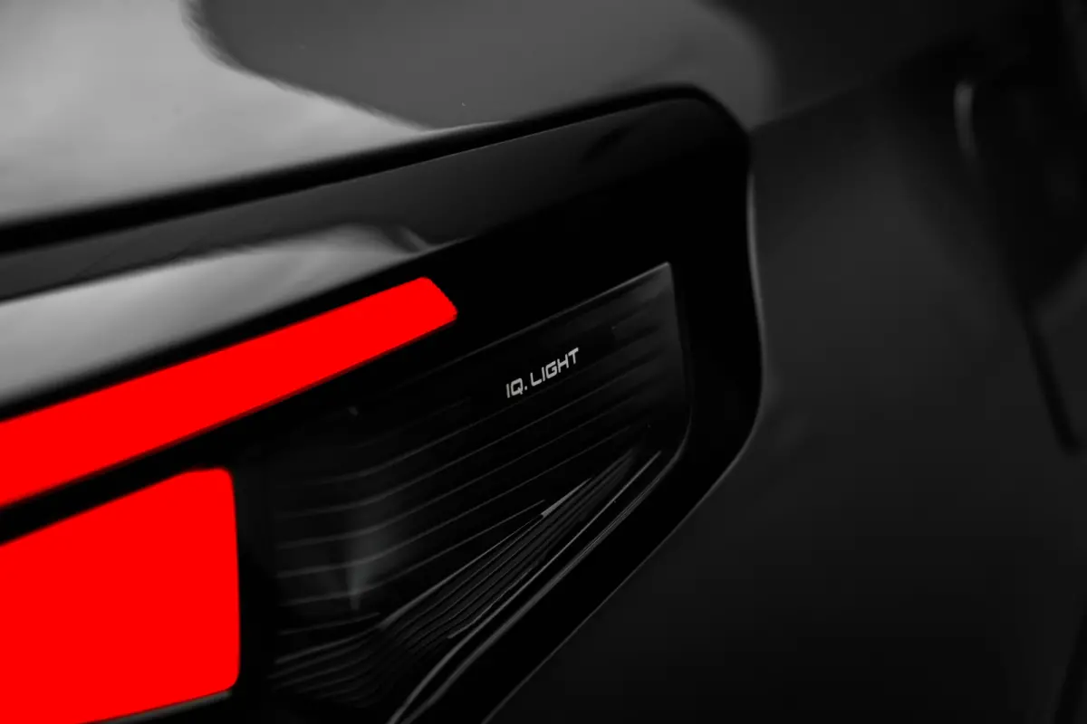 Life Edition | Trekhaak inklapbaar | 'App-Connect' draadloze smartphone integratie | Automatische afstandsregeling (Adaptive Cruise Control) | Buitenspiegels elektrisch instel-, verwarm- en 
